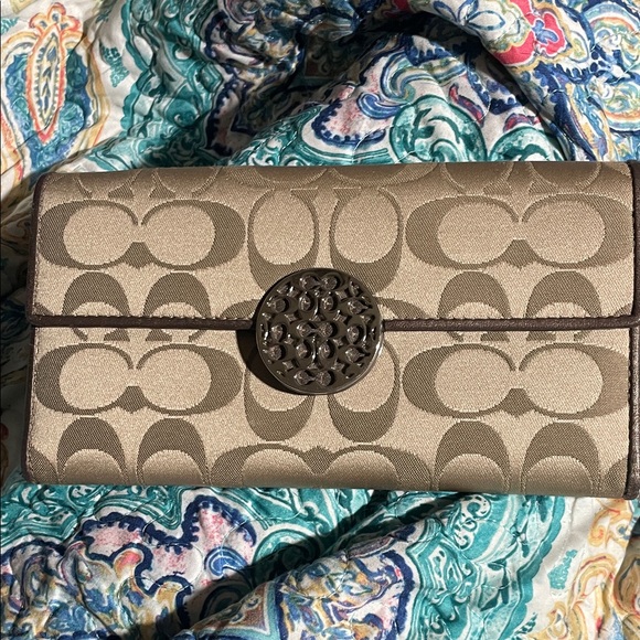 Coach Tan Signature Clutch Wallet EN - Picture 1 of 16
